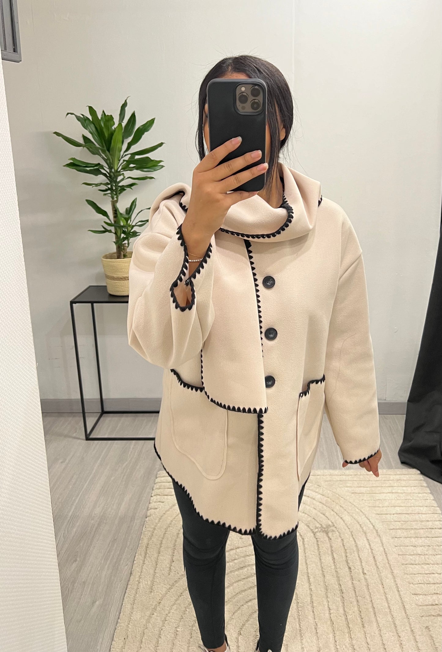 Veste avec écharpe intégrée