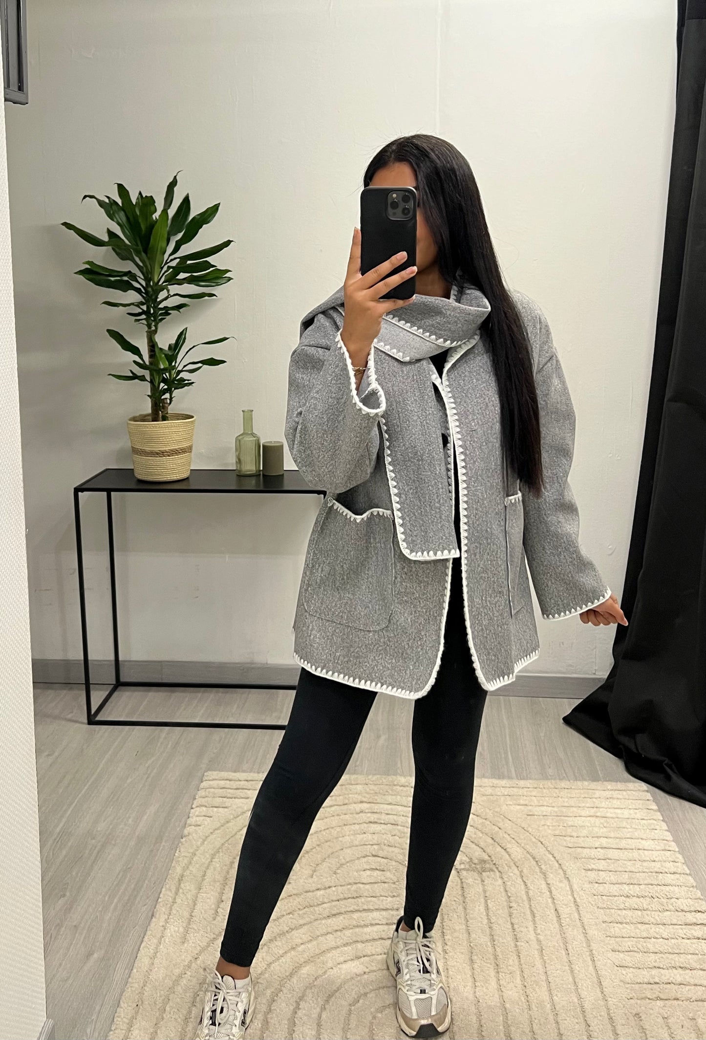 Veste avec écharpe intégrée grise