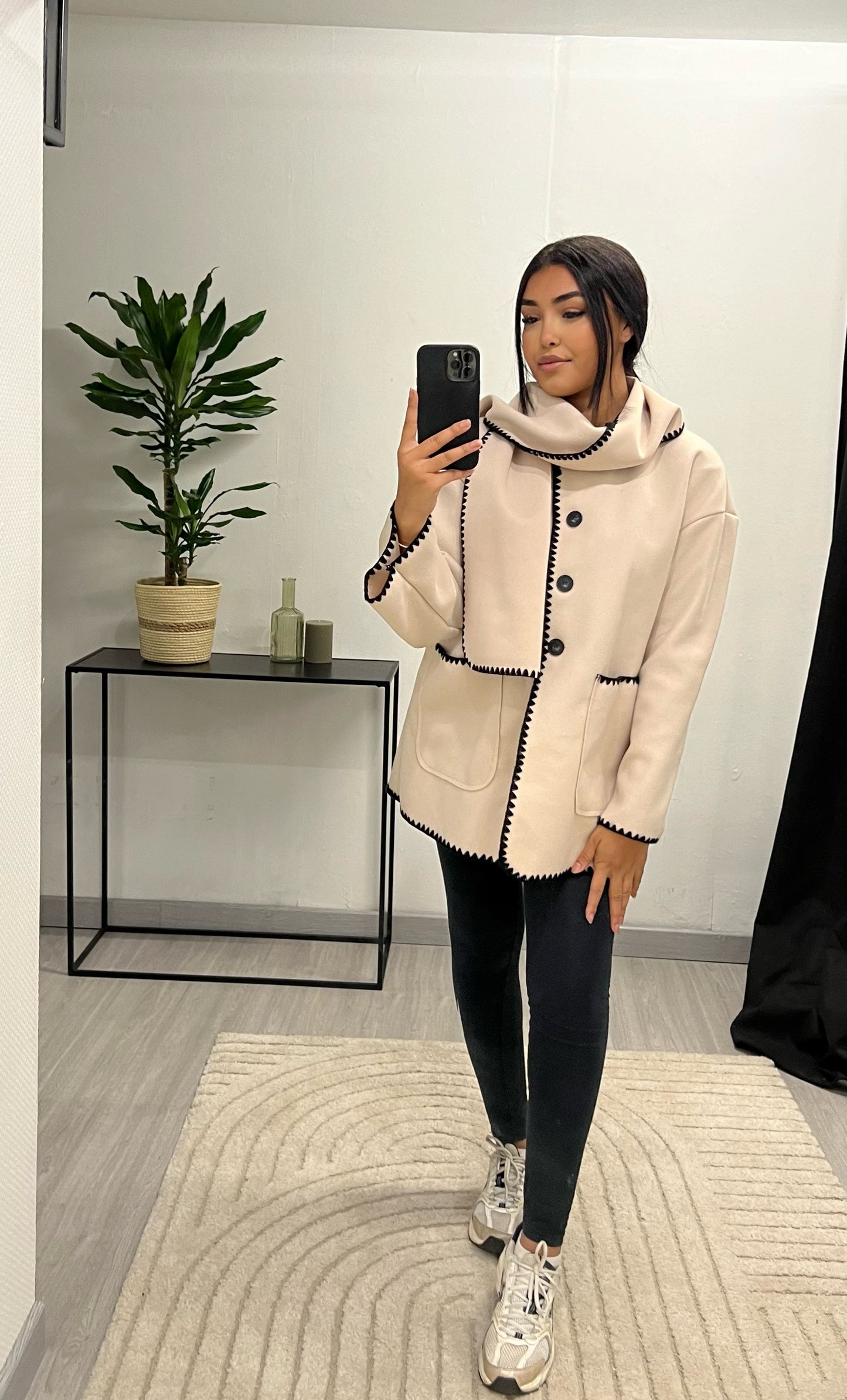 Veste avec écharpe intégrée