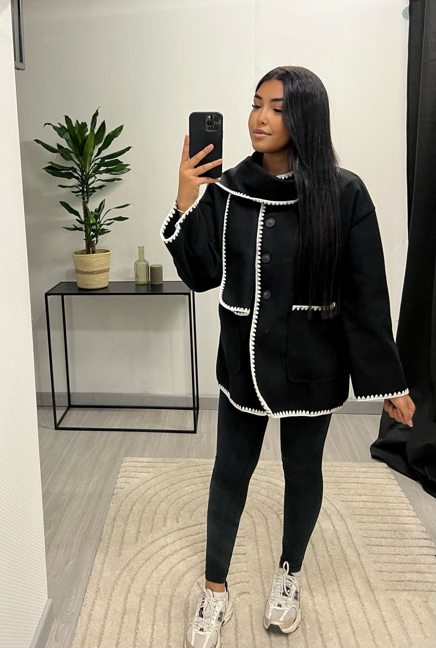 Veste avec écharpe intégrée noire