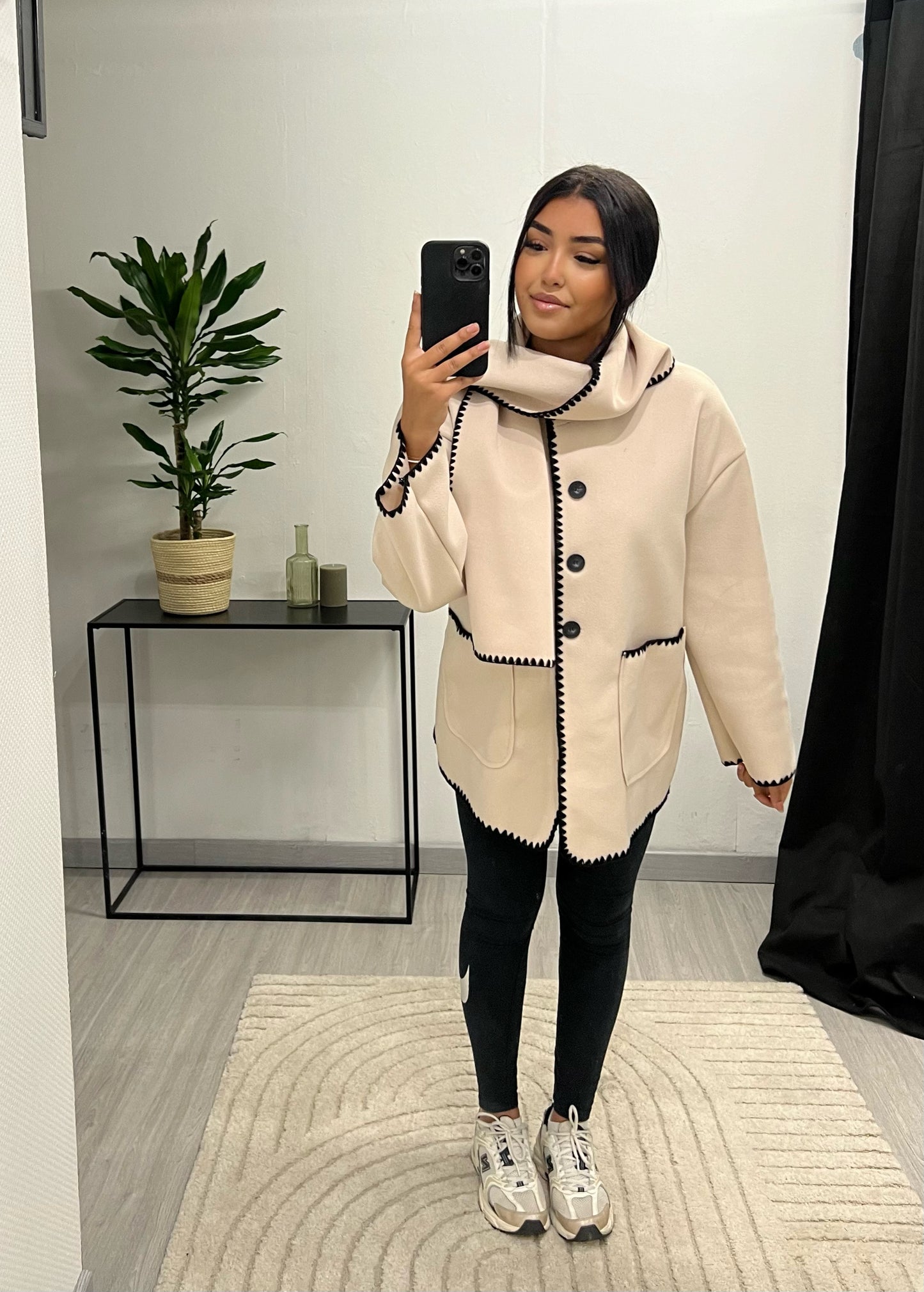 Veste avec écharpe intégrée