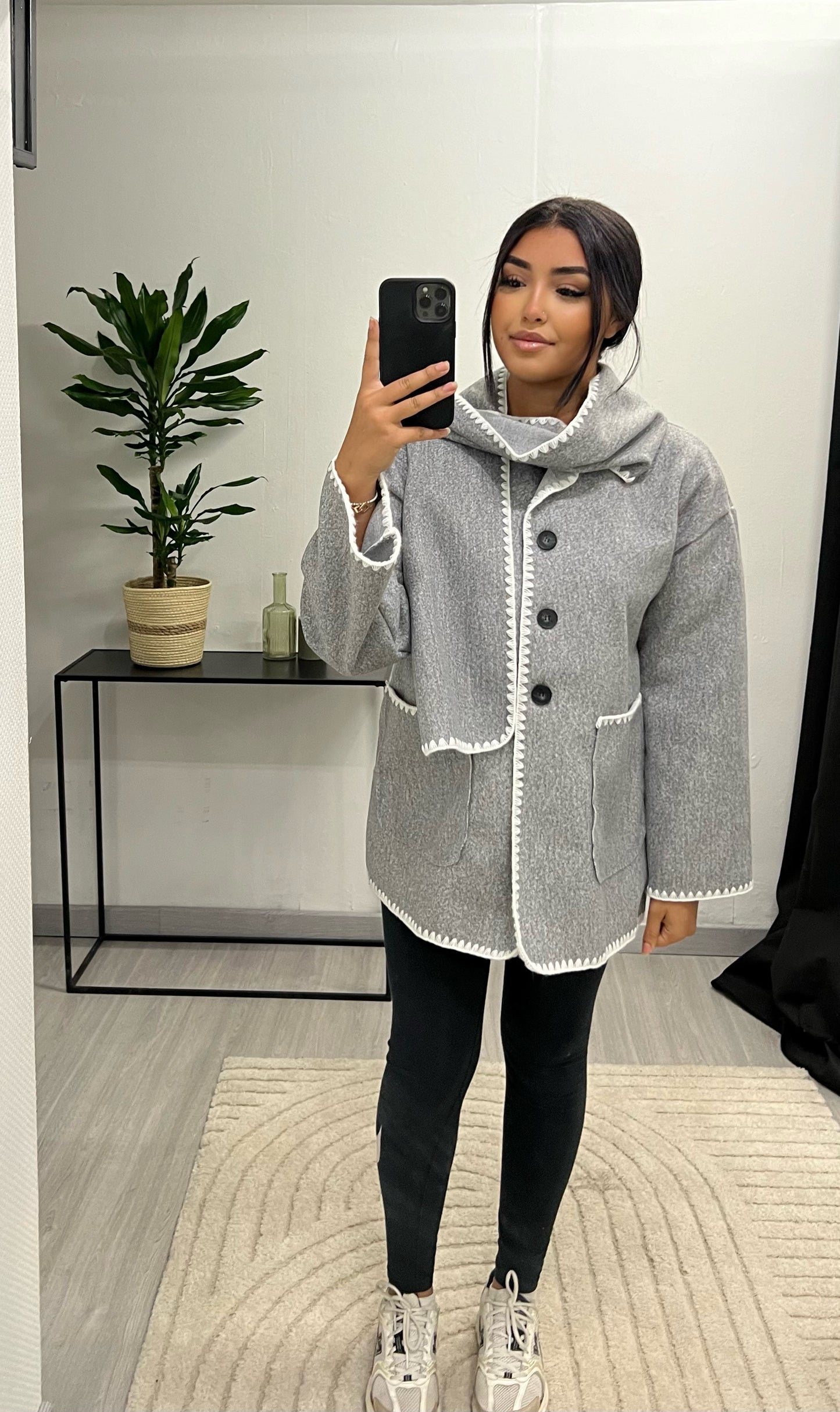 Veste avec écharpe intégrée grise