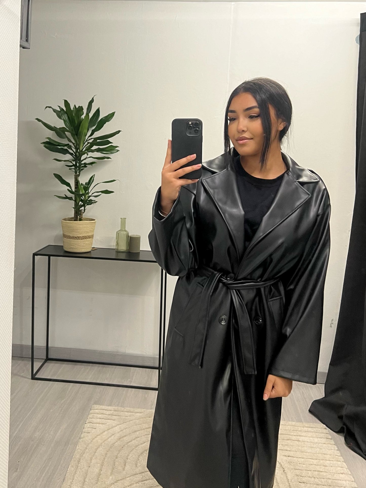 Trench en similicuir noir