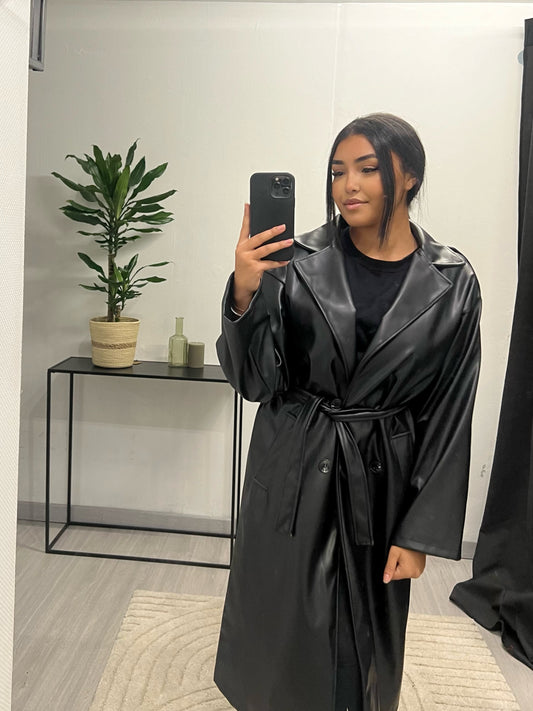 Trench en similicuir noir