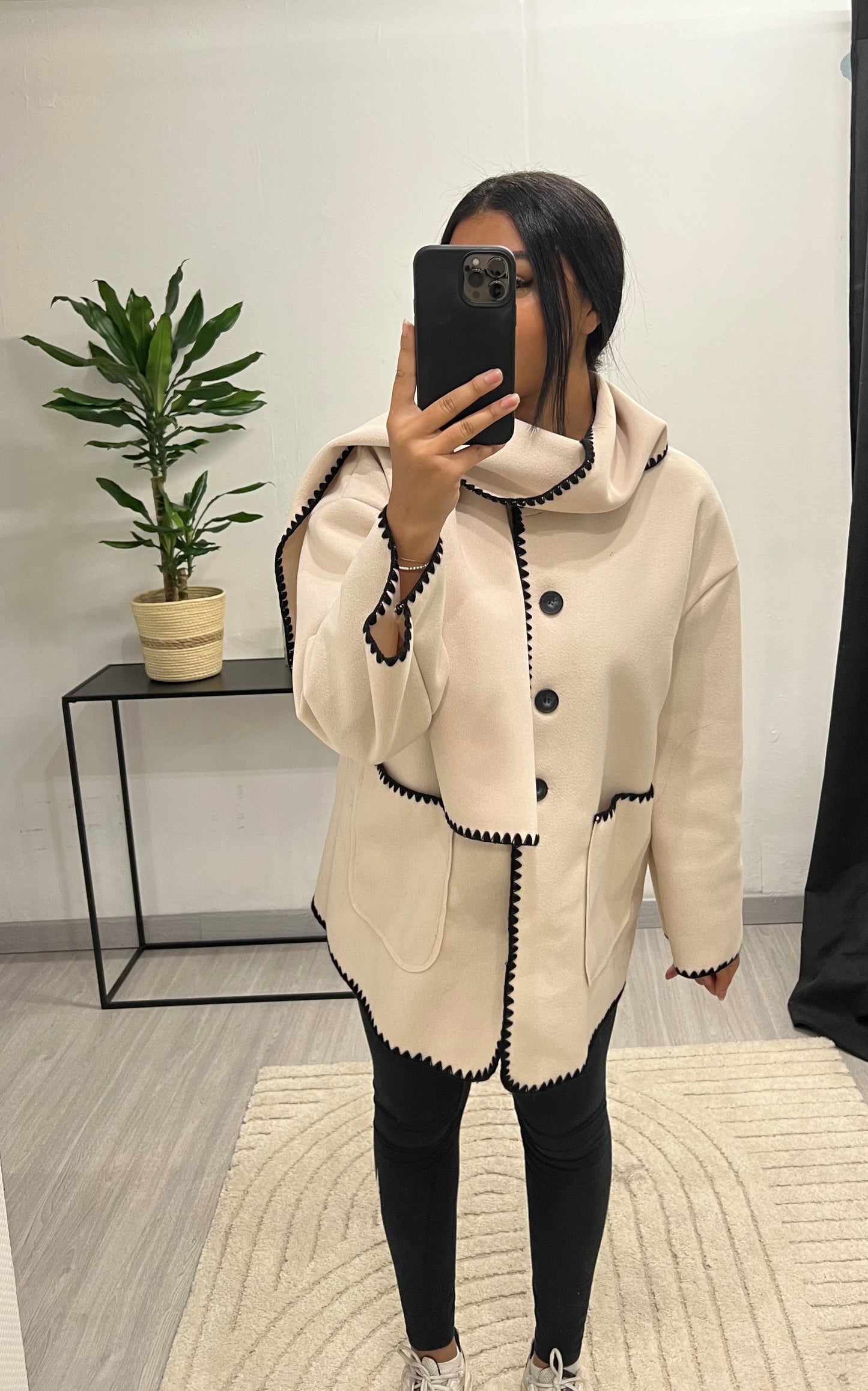 Veste avec écharpe intégrée