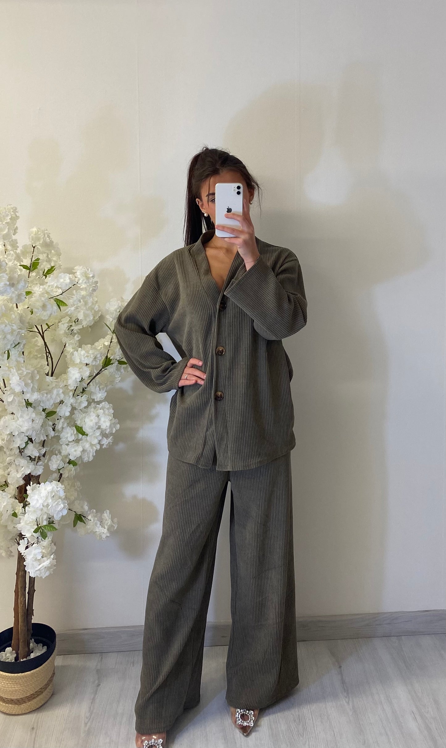 Ensemble à boutons marron